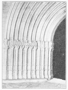 MIÑANO-MAYOR
Detalle de la puerta de la iglesia.
(Fotografías L. E.)