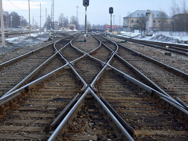 File:Pöörangud Tartu raudteejaamas.jpg