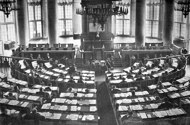 File:Зал заседаний государственной думы 1906-1917.jpg