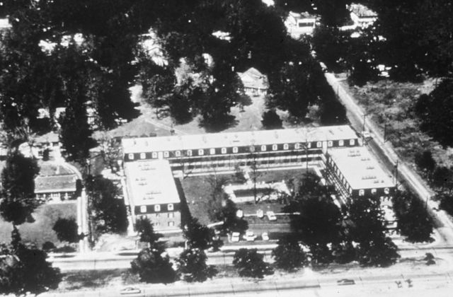 File:Richeliu Apartments Before Camille.jpg