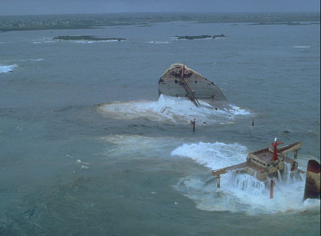 File:Amoco Cadiz 2.jpg