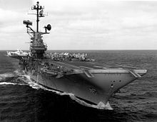 Portaaviones en el mar.