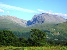 Una vista de Ben Nevis, en la distancia, liderada por llanuras onduladas