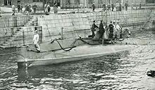 Submarino emergió en un puerto japonés.
