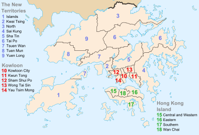 El territorio principal de Hong Kong se compone de una península limitada al norte por la provincia de Guangdong, una isla al sur este de la península, y una isla más pequeña al sur. Estas áreas están rodeados por numerosas islas mucho más pequeñas.