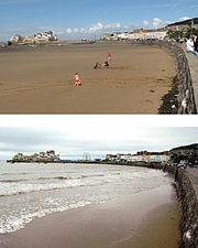 Deux photographies montrant le mur de la mer et des bâtiments. La gauche a côté est une étendue de sable dans la photo du haut et de l'eau couverte dans l'image de fond.