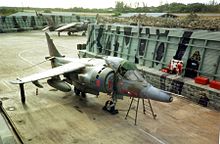 Un Harrier stockée sur un aérodrome