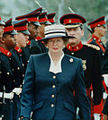 Margaret Thatcher, seule femme Premier ministre du Royaume-Uni, démissionne après 11 ans.