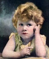 Elizabeth comme un bambin réfléchie vers l'avenir avec bouclés, cheveux blonds
