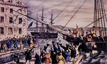 Deux navires dans un port, l'un dans la distance. A bord, les hommes torse nu et portant des plumes dans les cheveux jettent caisses par dessus bord. Une grande foule, surtout des hommes, est debout sur le quai, agitant des chapeaux et des acclamations. Quelques personnes agitent leurs chapeaux des fenêtres dans un bâtiment voisin. L'activité monopolistique par la société déclenché la Boston Tea Party.