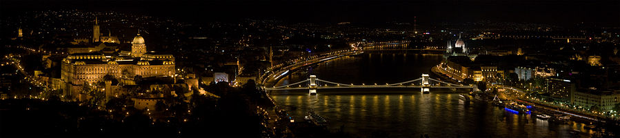 Panorama de Budapest dans la nuit
