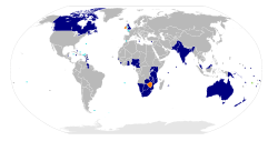 Les membres actuels Antigua et Barbuda Australie Bahamas Bangladesh Barbade Belize Botswana Brunei Cameroun Canada Chypre Dominique Gambie Ghana Grenade Guyana Inde Jamaïque Kenya Kiribati Lesotho Malawi Malaisie Maldives Malte Maurice Mozambique Namibie Nauru Nigeria Nouvelle-Zélande Pakistan Papouasie-Nouvelle-Guinée Rwanda Saint-Kitts-et-Nevis Sainte-Lucie Saint- Vincent-et-les-Grenadines Seychelles Sierra Leone Singapour Afrique Îles Salomon sud du Sri Lanka Swaziland Tanzanie Tonga Trinité-et-Tobago Tuvalu Royaume-Uni Vanuatu Zambie Les territoires dépendant des Membres; Territoires de l'Australie: îles Ashmore et Cartier: Antarctiques Australiennes: Christmas Island: Cocos ( Keeling): Coral Sea Islands: îles Heard et McDonald: Île Norfolk; territoires britanniques d'outre-mer: Anguilla: Îles Caïmans: Gibraltar: Montserrat: Pitcairn Islands: Îles Turques et Caïques: Saint Hélène, Ascension et Tristan da Cunha: Géorgie du Sud et les Îles Sandwich du Sud: Bermudes: Territoire antarctique britannique: Territoire britannique de l'océan Indien: Îles Vierges britanniques: îles Falkland; zones de souveraineté: Akrotiri et de Dhekelia; dépendances de la Couronne: Guernesey: Jersey: Ile de Man; association libre avec la Nouvelle-Zélande: îles Cook : Niue; territoires de Nouvelle-Zélande: Tokelau: la dépendance de Ross membres suspendus Fidji anciens membres Irlande Zimbabwe