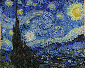 Une peinture d'une scène de nuit avec 11 étoiles en spirale et un croissant de lune jaune vif. Dans le fond, il ya des collines, dans le sol milieu, il ya une ville au clair de lune avec une église qui a une clocher allongé, et au premier plan, il ya la silhouette vert foncé d'un cyprès.