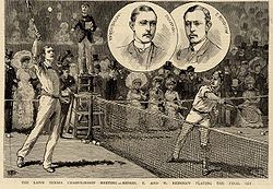 Les joueurs de tennis et Ernest William Renshaw sur une carte postale, vers 1890