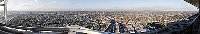 Vista da parte superior da torre de Tolworth sobre a área local