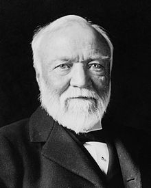Andrew Carnegie, three-quarter comprimento retrato, assentado, enfrentando leve à esquerda, 1.913-crop.jpg