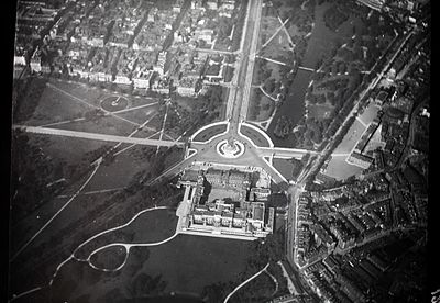 B & W foto do Buckingham Palace do ar
