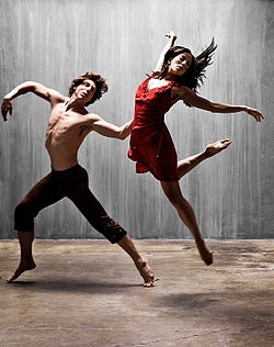 Dois dancers.jpg