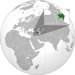 Localização do Azerbaijão. Área fora do controle do Azerbaijão mostrado em verde claro. []