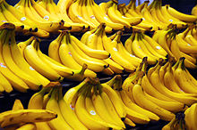 Mercearia foto de vários cachos de bananas