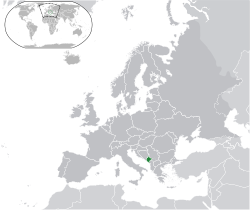 Localização de Montenegro (verde) na Europa (cinza escuro) - [Legend]