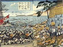 Soldados desembarque na costa de um navio e se reagrupando na parte inferior de uma parede.